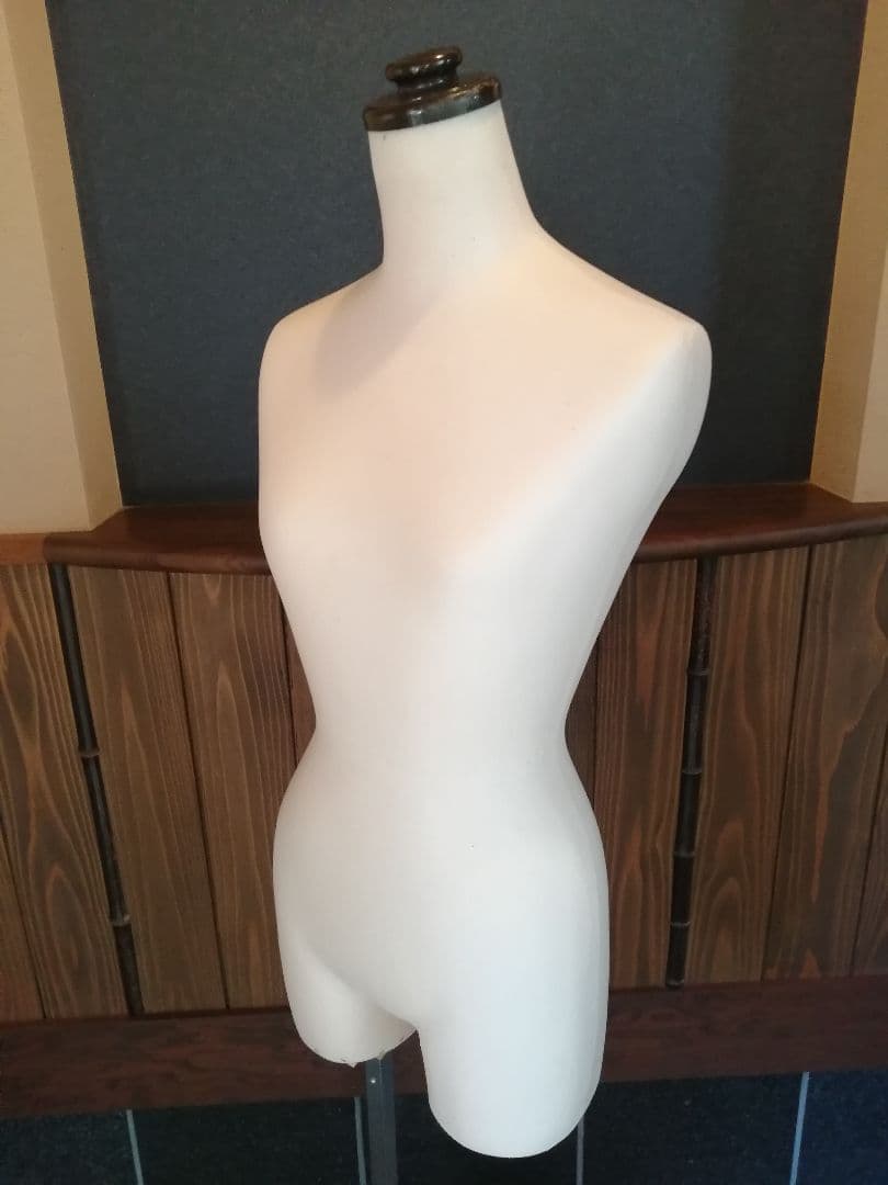 トルソー マネキン レディース 上半身用 店舗 展示用 ディスプレイ 土台付き Amazon.co.jp: マネキン 女性 マネキン トルソー ボディ 女性 胸部