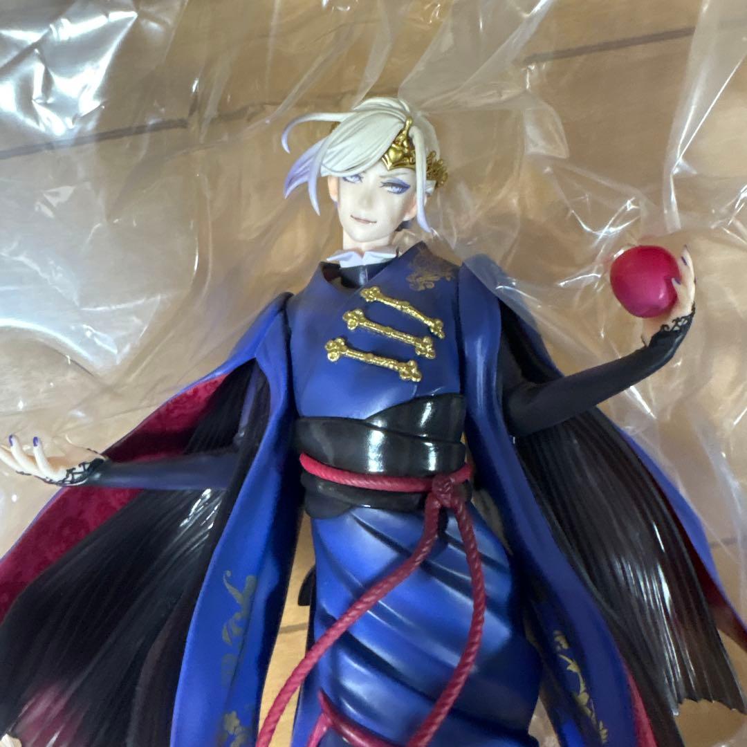 ツイステ ヴィル 1/8スケールフィギュア アニプレックス 缶バッジ