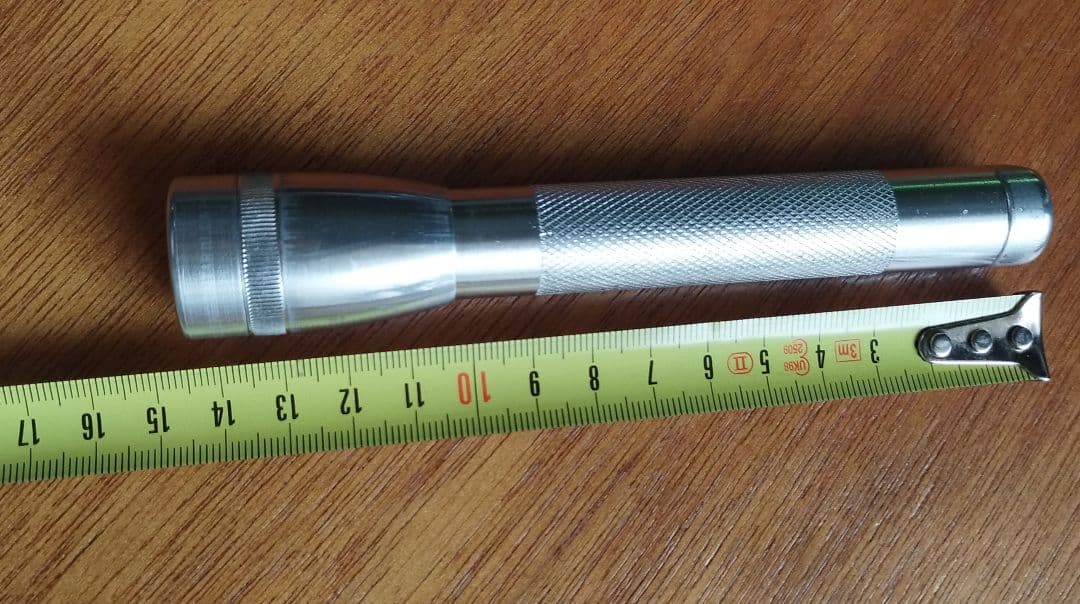 ミニマグライト　ビンテージ品　AA 単3電池タイプ　シルバー　非LED MAGLITE ミニマグライト AAセル LED懐中電灯 シルバー 77ルーメン 単3