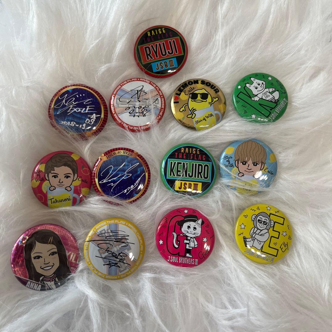 サイン入り缶バッジセット 13個 - メルカリ