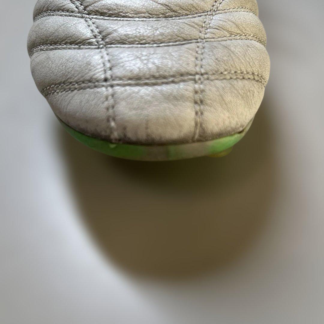 モレリアネオ4 β JAPANの限定カラー（白×緑）27.5cm