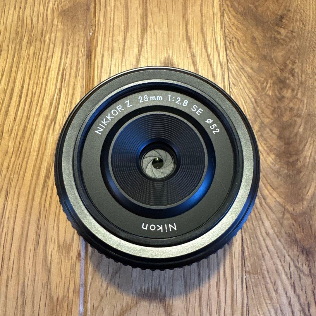 ほぼ新品】 Nikon 単焦点レンズ 28mm 入手困難なスクエアレンズフード