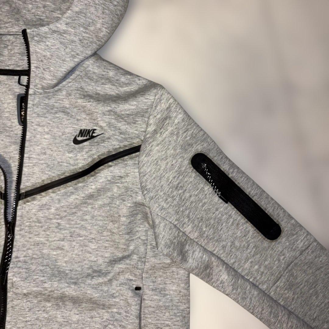 Nike グレー ジャージ上下セット Mサイズ - メルカリ