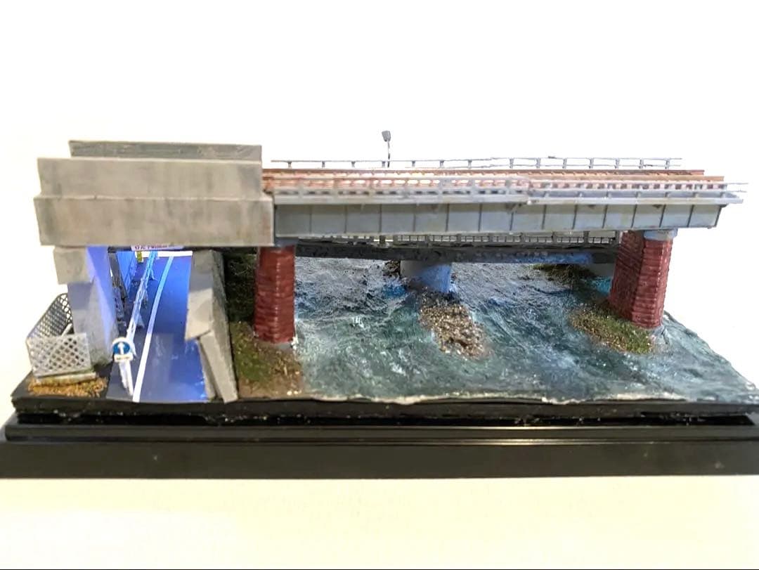 Nゲージ 鉄道 ジオラマ 模型 ガーター橋と架道橋 展示台 LED照明付き