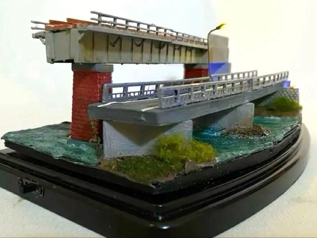 Nゲージ 鉄道 ジオラマ 模型 ガーター橋と架道橋 展示台 LED照明付き