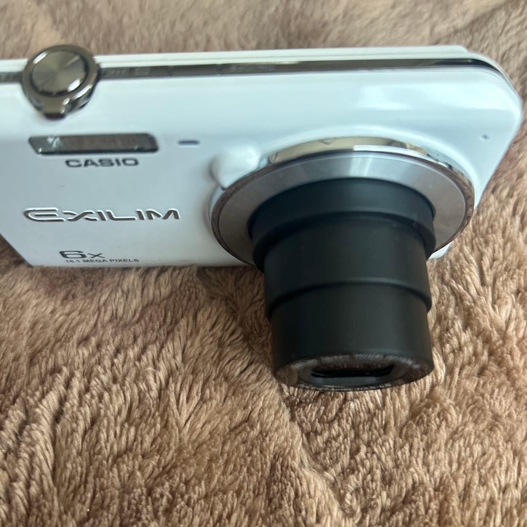 CASIO EXILIM 16.1メガピクセル コンパクトカメラ - メルカリ