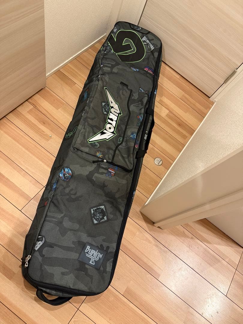 BURTONスノーボードキャスター付ケース スノーボードバッグ - メルカリ