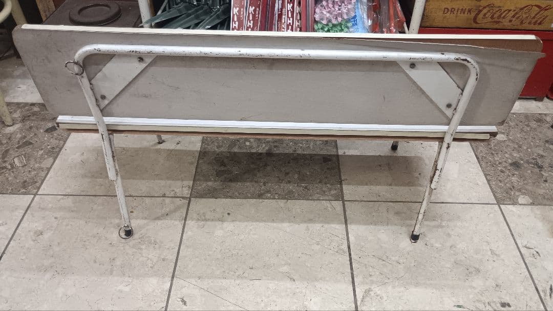 ４３００）小学館　小学一年生　ベンチ　店頭設置品？