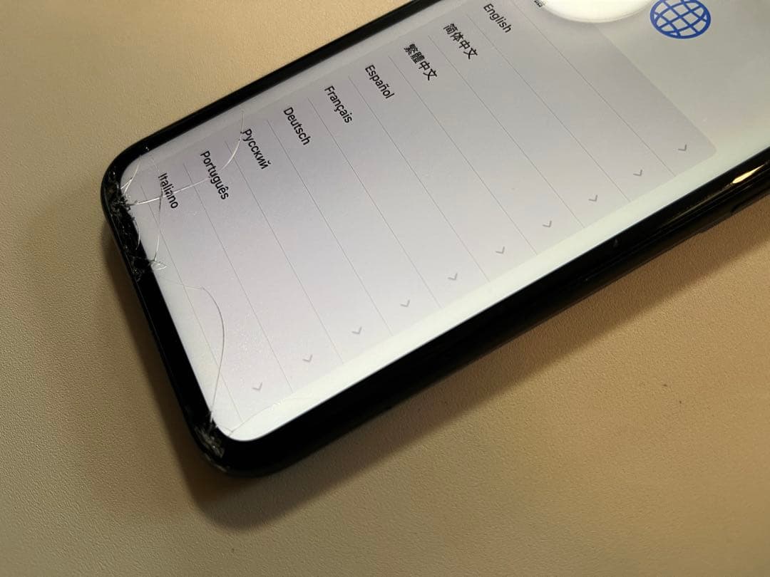 iPhone XR 64GB 画面にひび割れあり