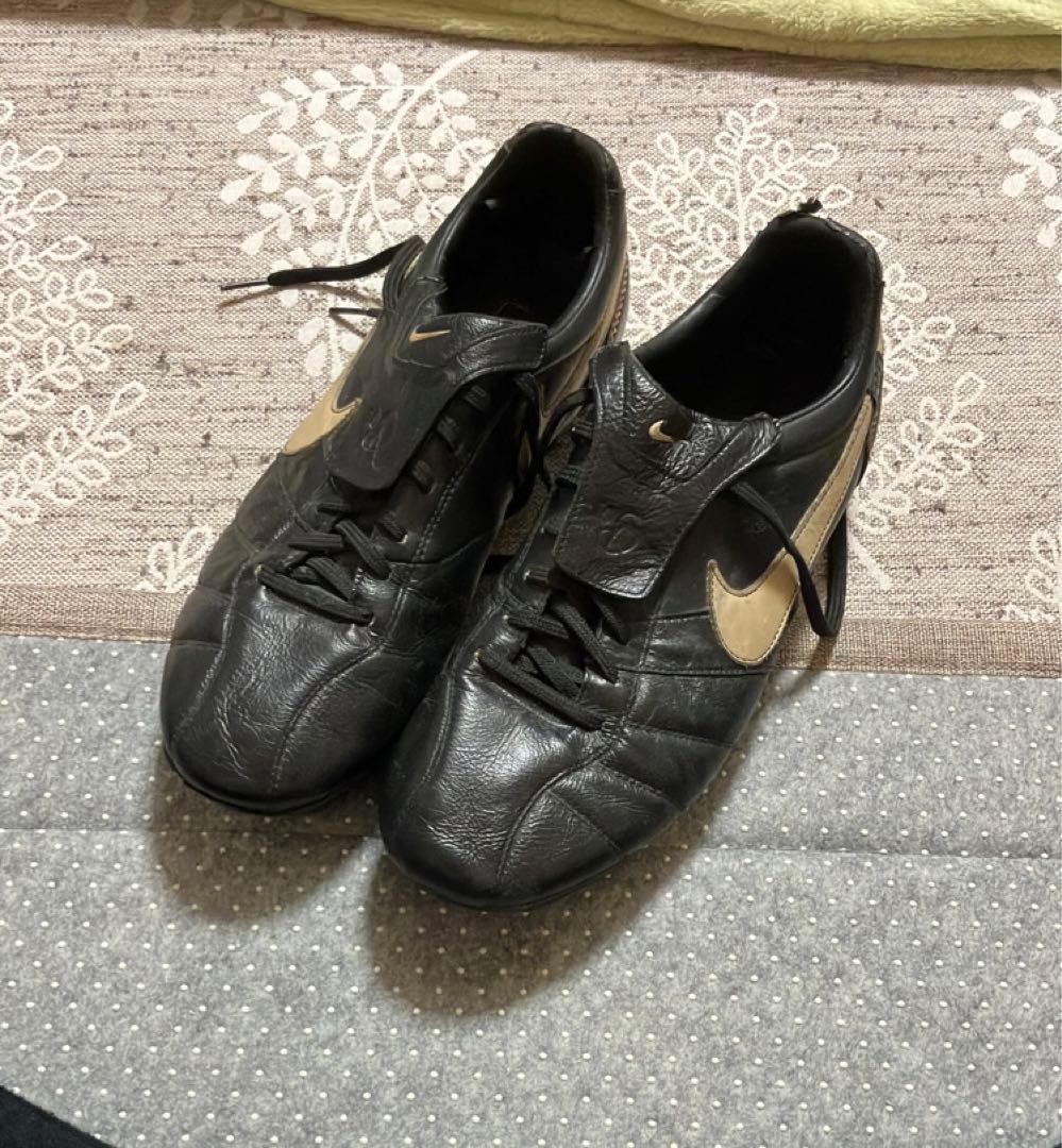 Nike サッカースパイク激レア ロナウジーニョモデル - メルカリ