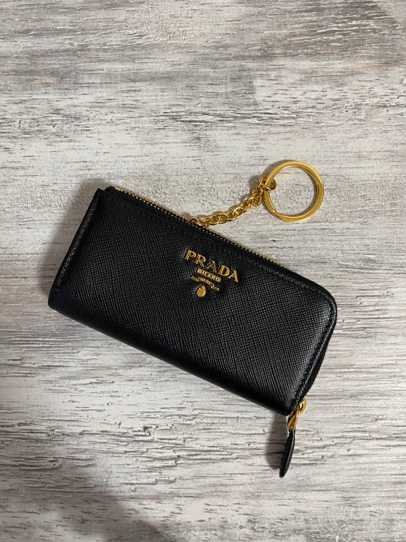 PRADA ブラックレザーキーケースの通販はau PAY マーケット - 輸入雑貨