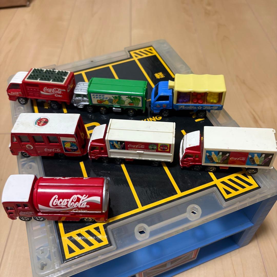 TOMICAレトロトミカ　28台　いろいろなトラックセット　パーキングケース付き