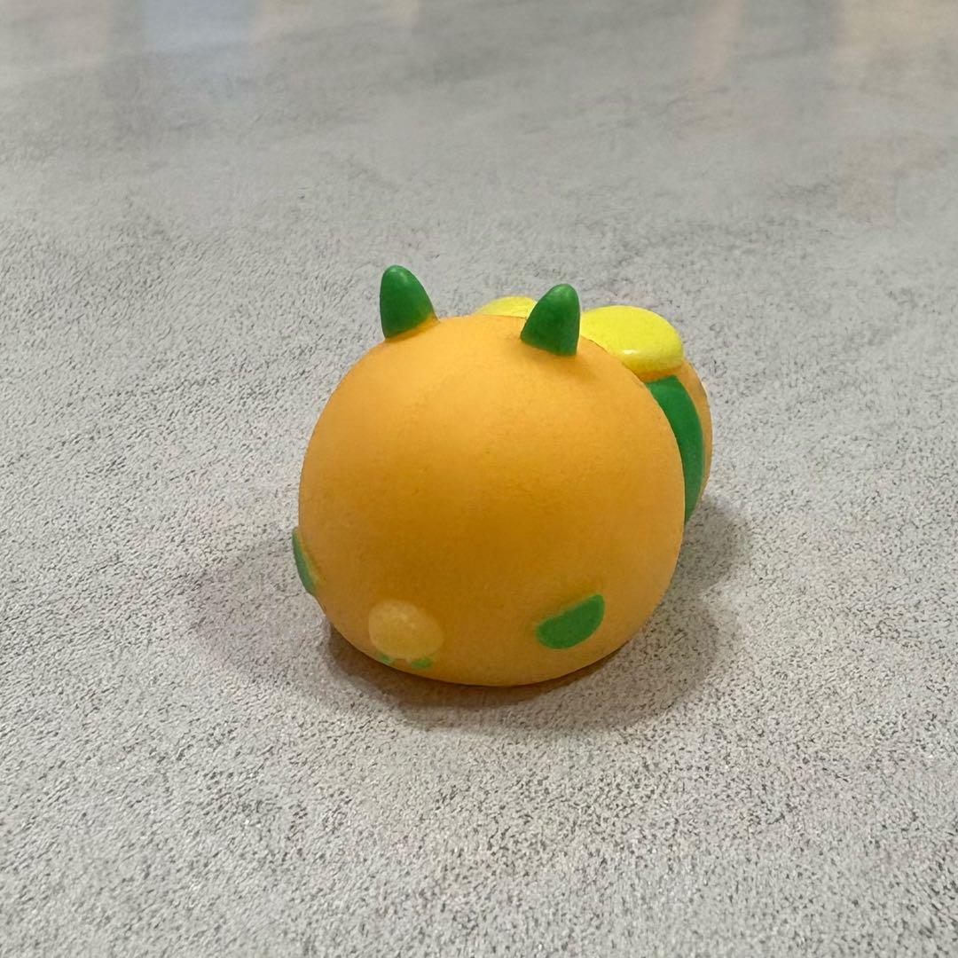 もにまるず　ビビッドカラー　ハチ