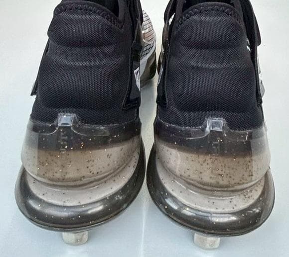 訳あり】新品 ナイキ ズームトラウト7 メタル ブラック ゴールド 25.5