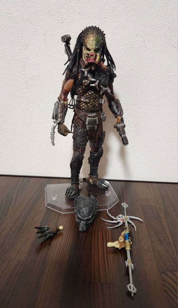 ネカ ウルフプレデターフィギュア (カスタム) - メルカリ