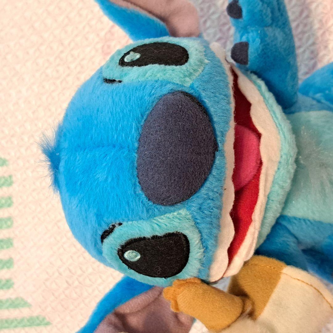 ルーベンのパペットを持ったスティッチのぬいぐるみ リロ&スティッチ