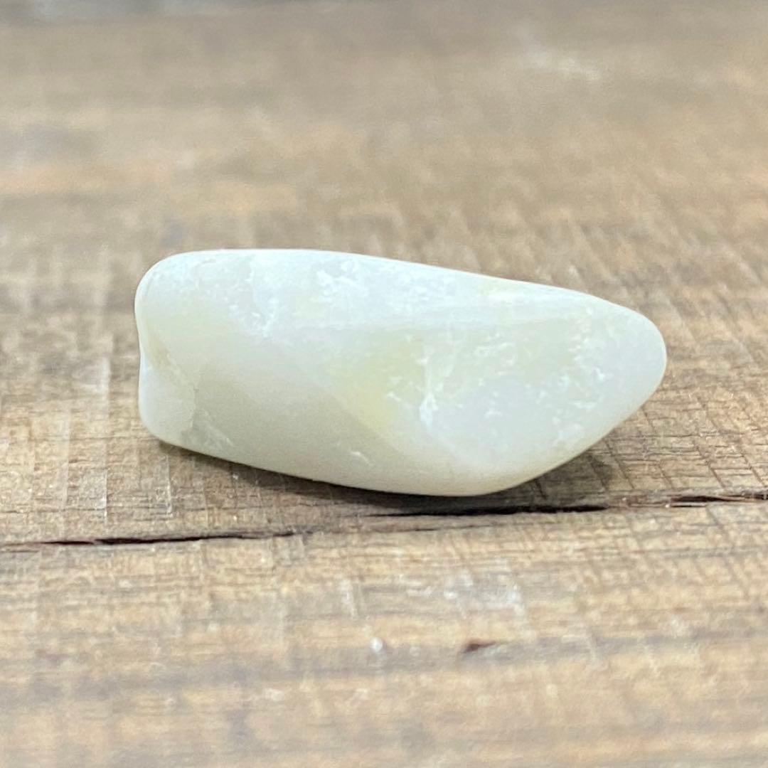 1673】糸魚川産 翡翠白 4g 天然石 原石 ヒスイ パワーストーン 素材