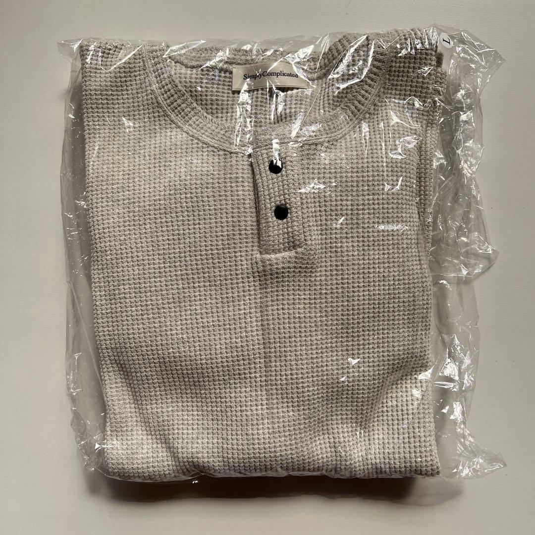 simply complicated SNAP HENRY L/ S TEE - メルカリ