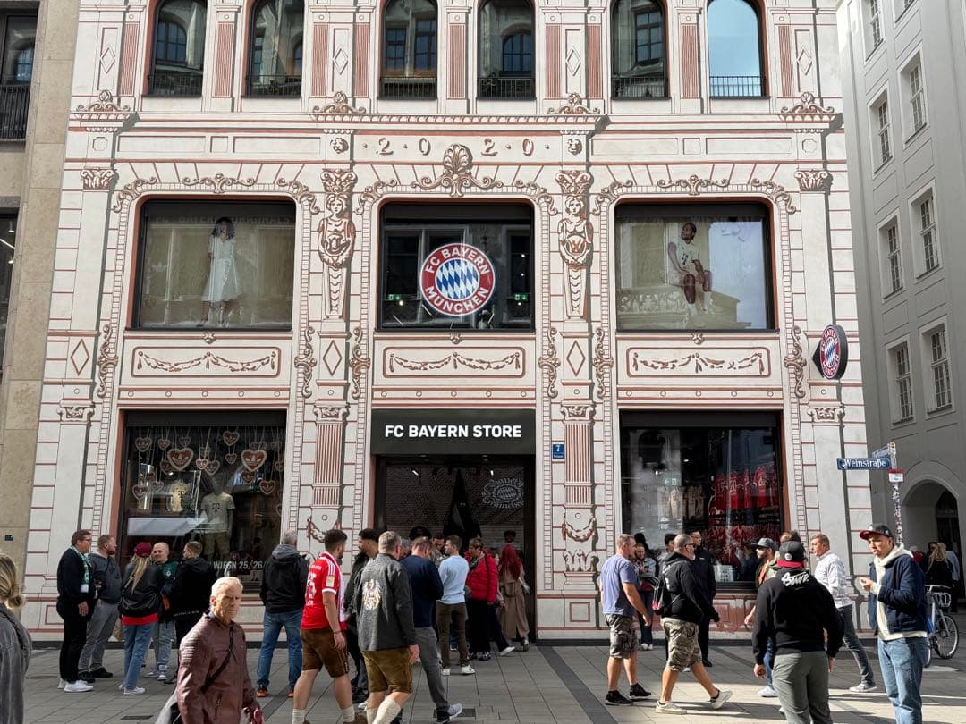 FC Bayern München 2025オクトーバーフェスト - メルカリ