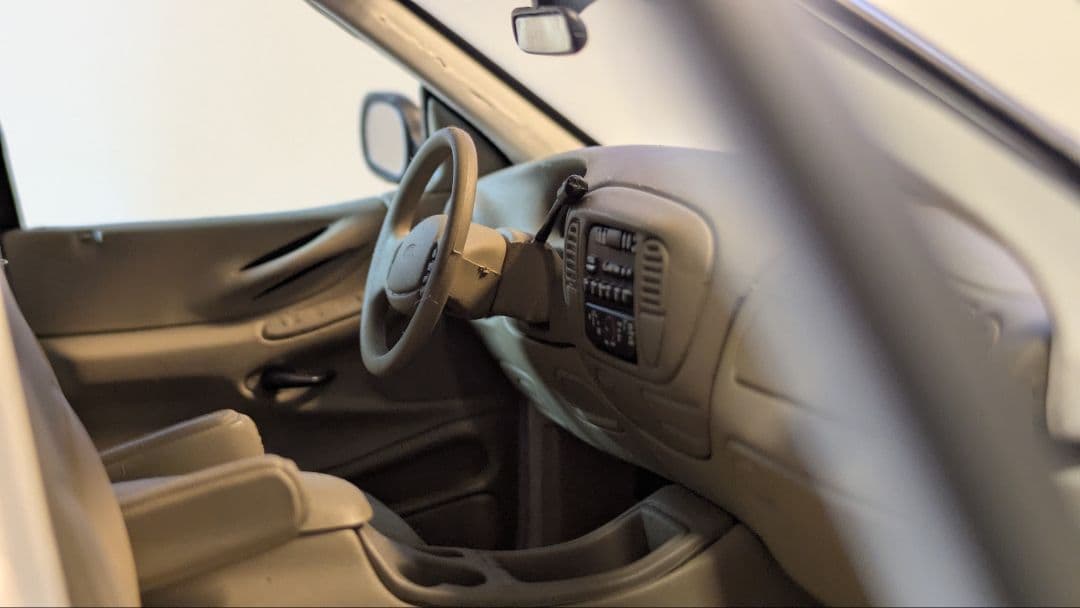 1/18 Ford エクスペディション（UTモデル製） Amazon | UT 1/18 フォード エクスペディション エディバウアー レッド