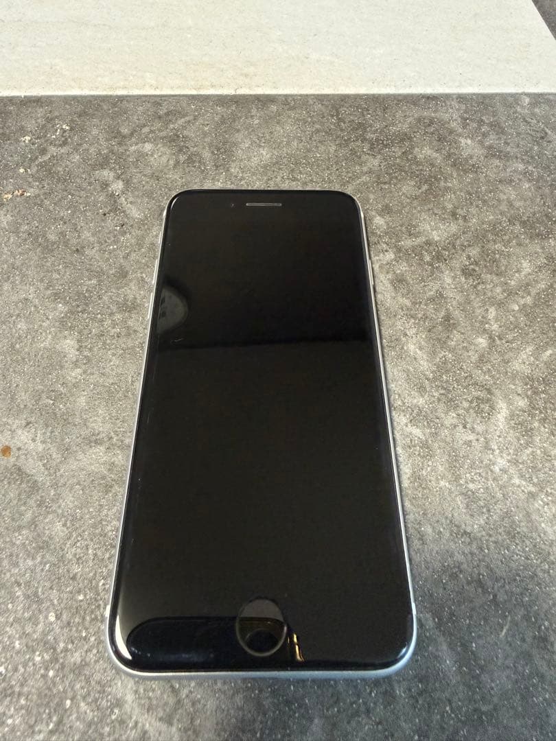 Apple iPhone se ホワイト 本体 81UhYiZH98L.jpg_BO30,255,255,