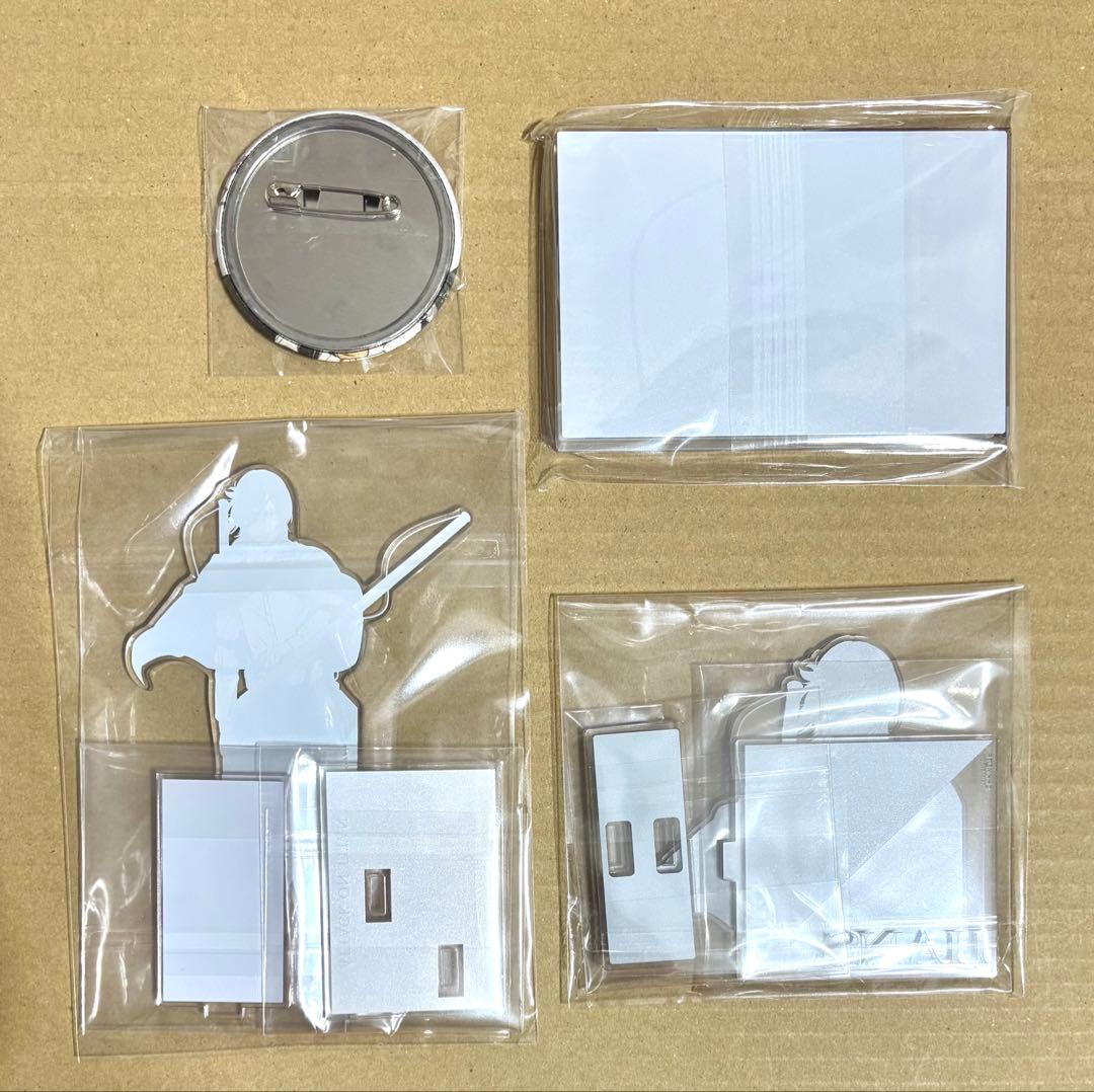 進撃の巨人　ハンジ　アクリルスタンド 缶バッジ　アクリルブロック　ベースヤード