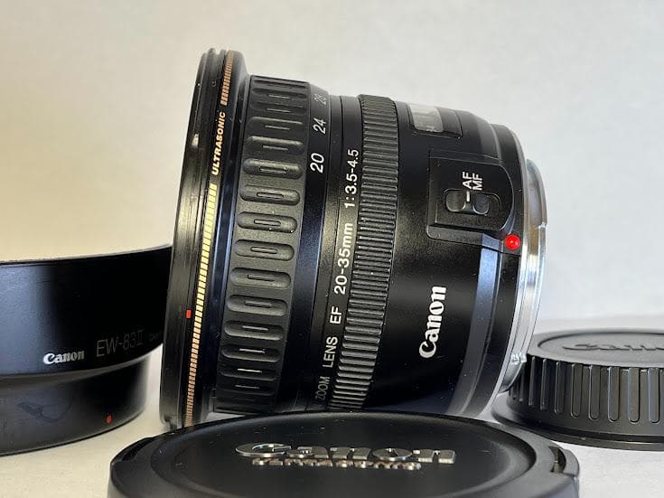 キヤノン CANON EF 20-35mm F3.5-4.5 USM