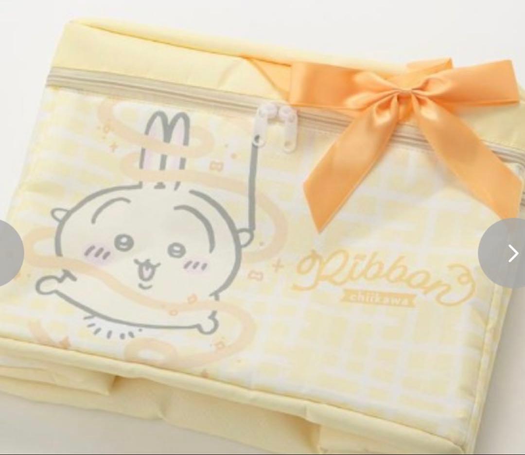 ちいかわうさぎ　バニティーポーチ　フラットポーチ リール付きカラビナ収納ボックス