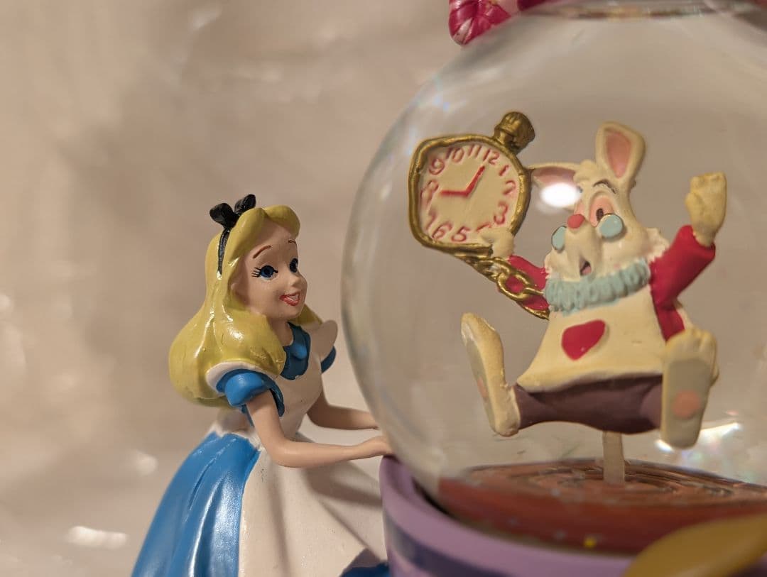 ディズニー ランド Paris 不思議の国のアリス スノードーム