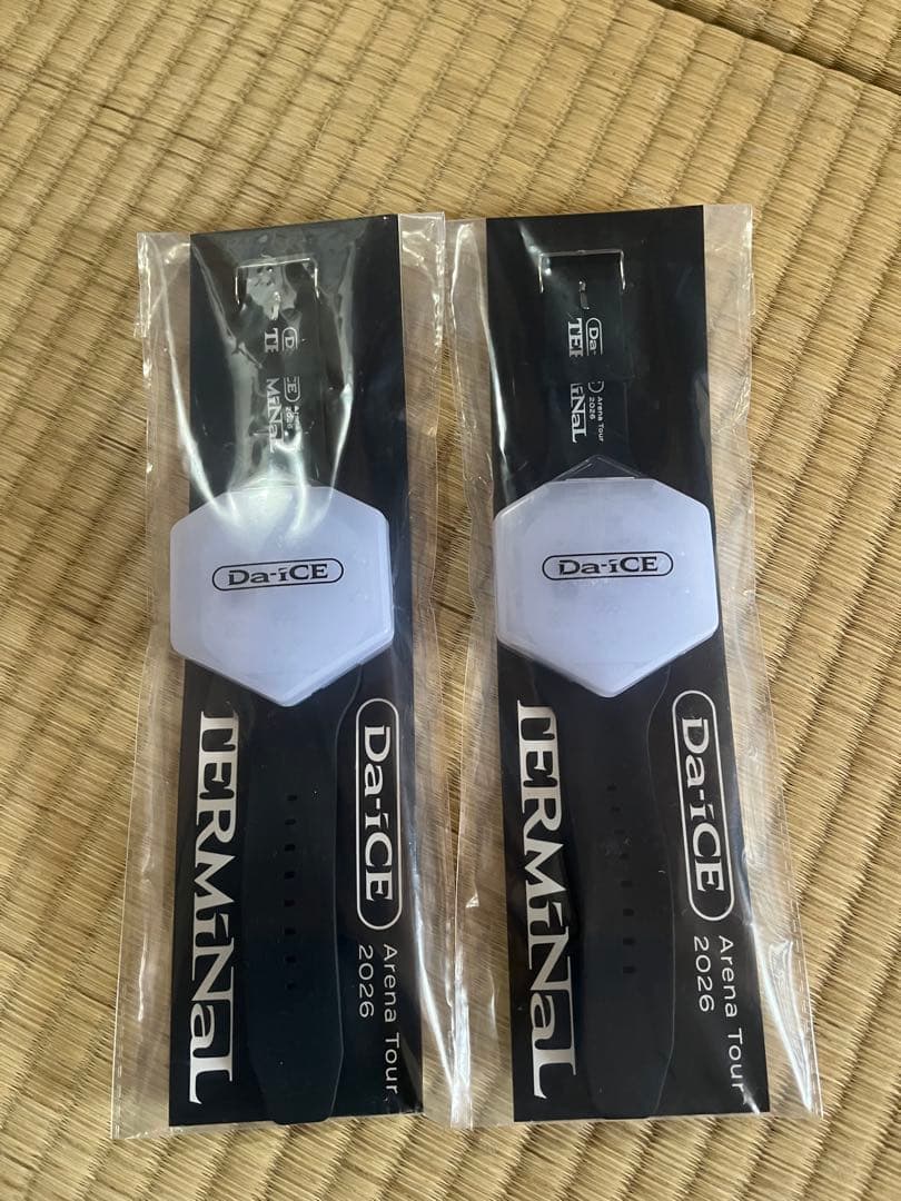 Da-iCE TERMiNALブレスレットライト2個セットとカプセルトイ