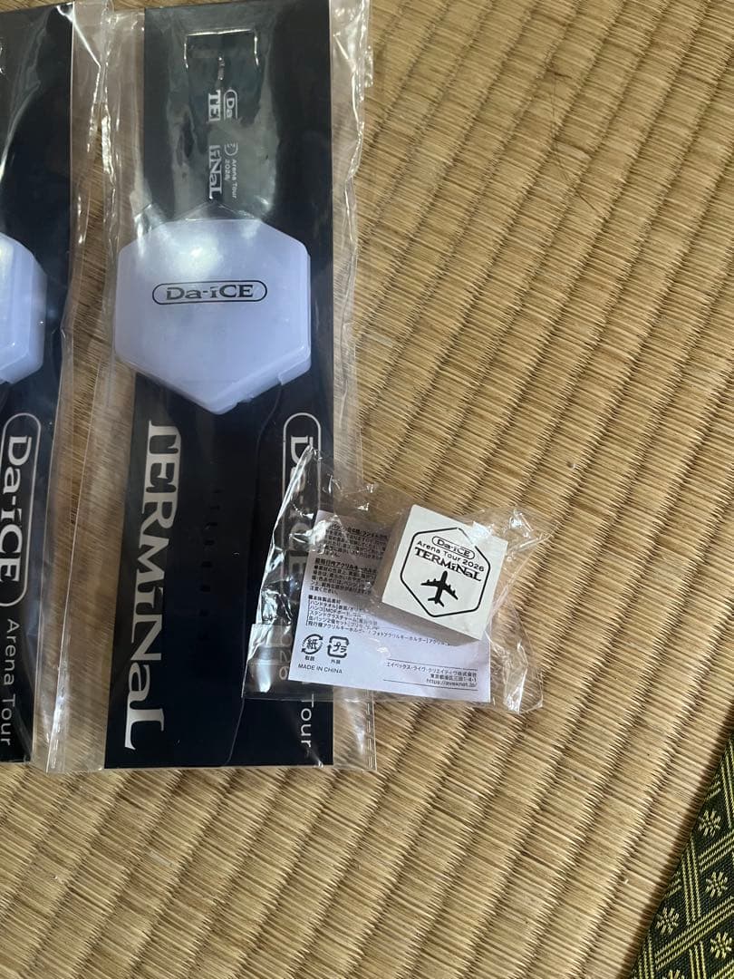 Da-iCE TERMiNALブレスレットライト2個セットとカプセルトイ