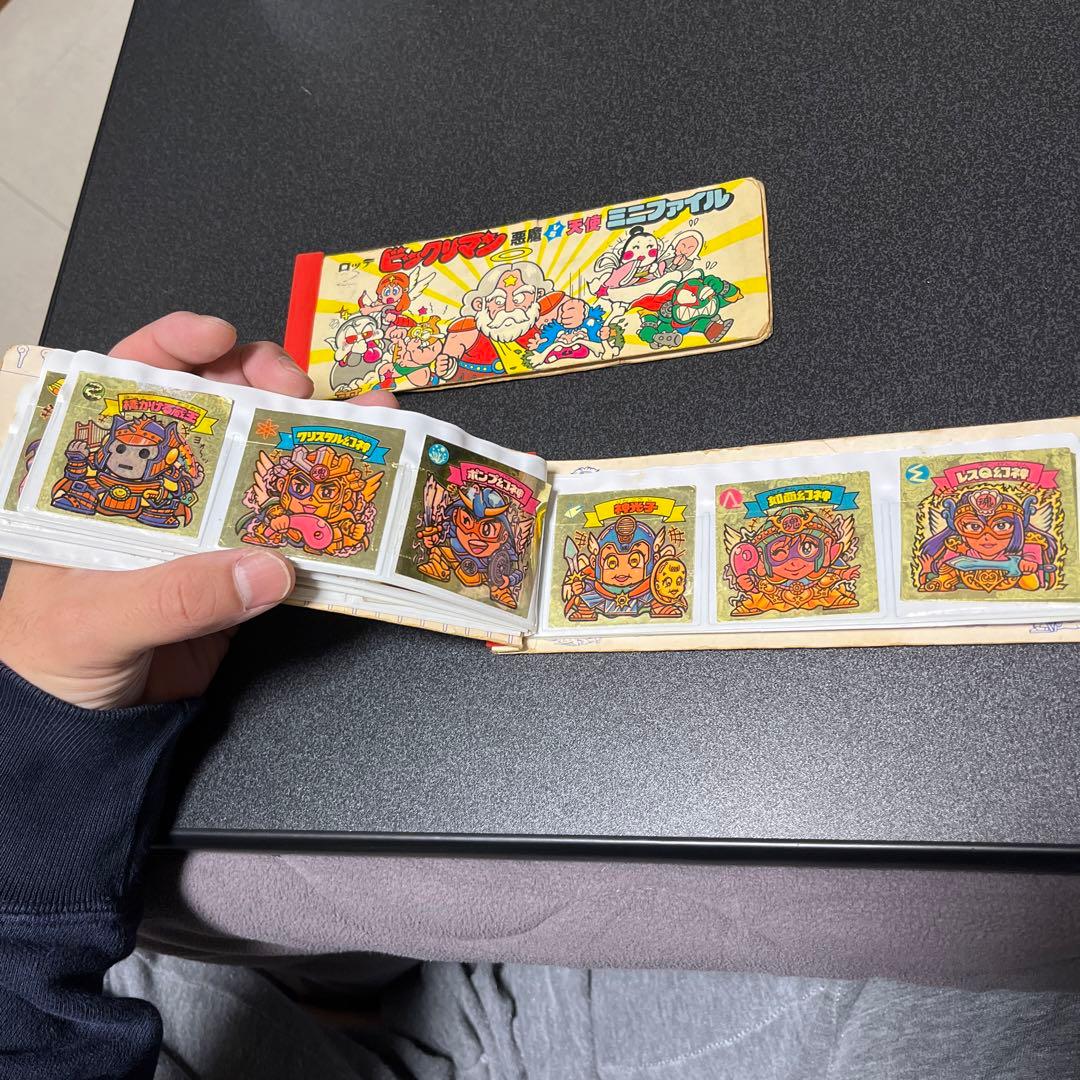 ビックリマンシールです。ケース付き（2枚）