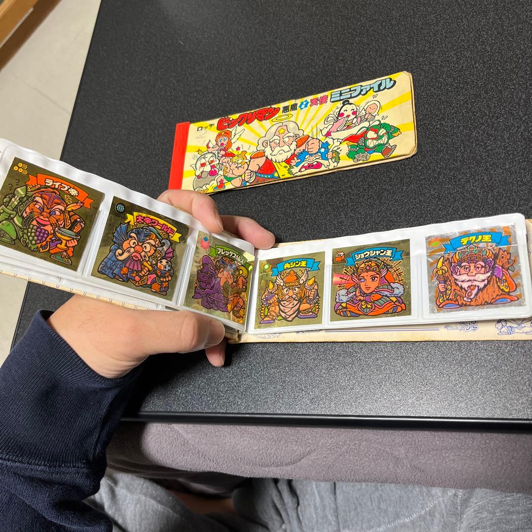 ビックリマンシールです。ケース付き（2枚）