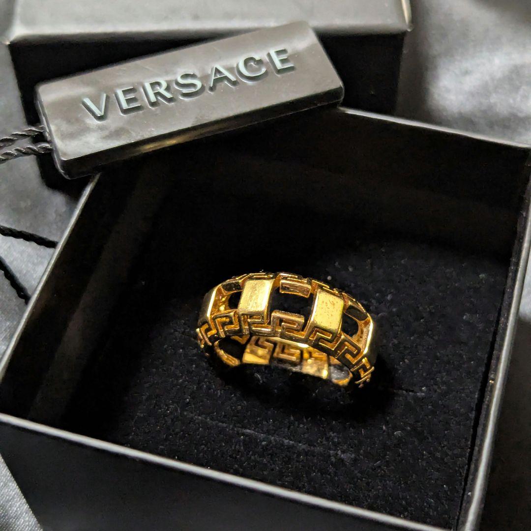 VERSACE ゴールドリング ギリシャ模様 グレカ ベルサーチ ベルサーチェ 中古・古着通販】VERSACE (ヴェルサーチ) メドゥーサ グレカ リング