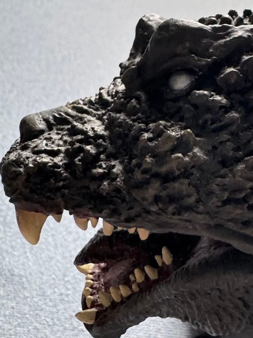 デフォリアル ゴジラ(2001) 発光Ver. - メルカリ