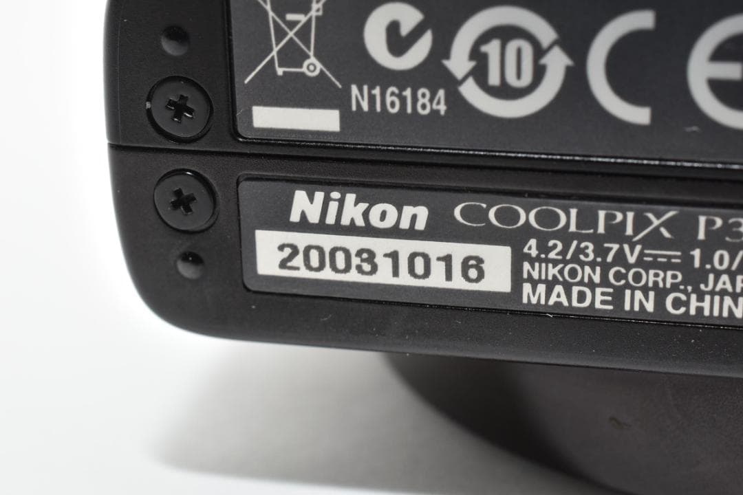 《 ほぼ新品 》 ニコン　Nikon COOLPIX P300 ブラック