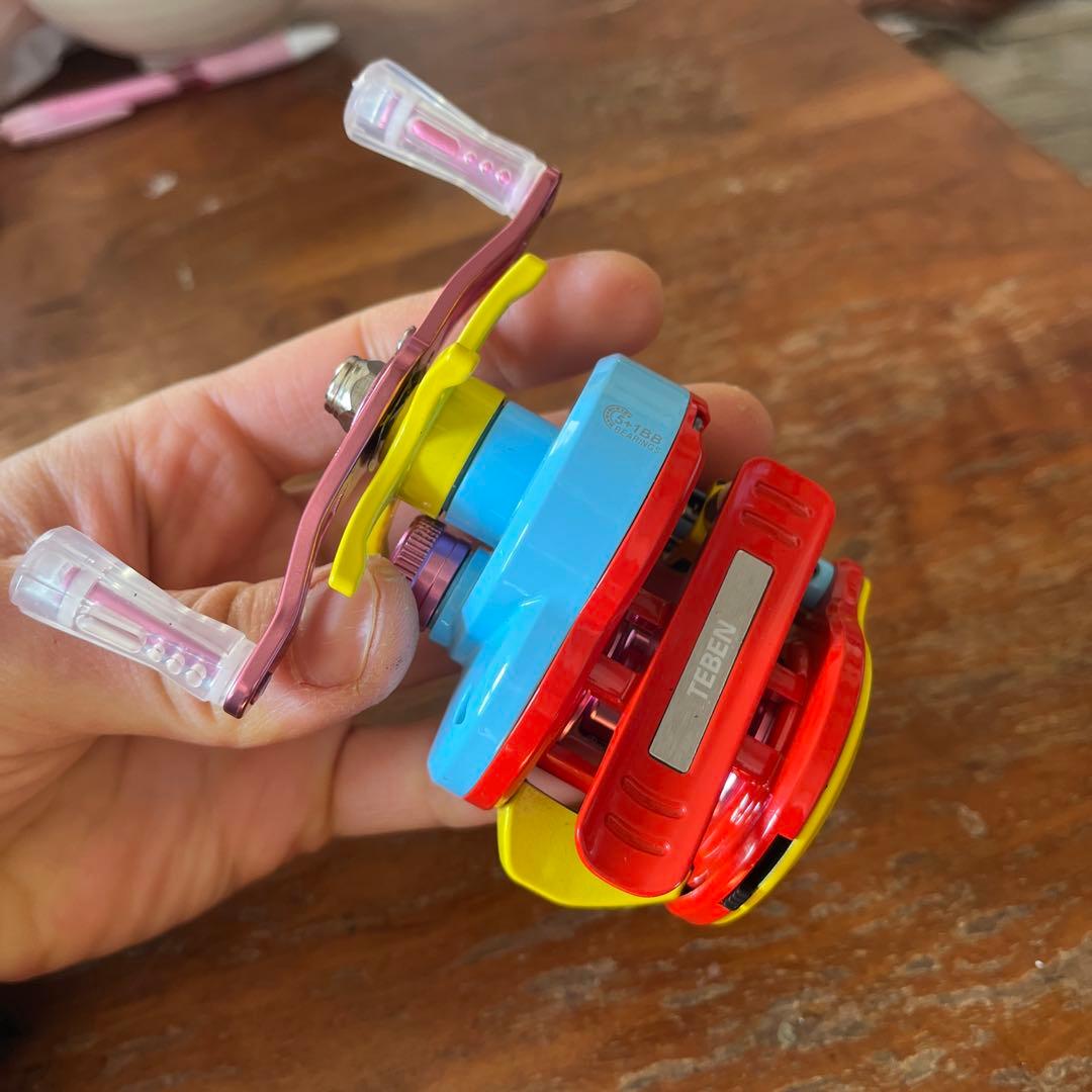 新品 マグネットブレーキ カラフル ベイトリール フィネススプール