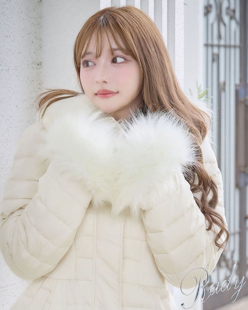 新品タグ付き Rady くびれファイバーダウンコート バニラホワイト
