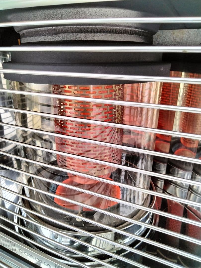 引き取り及び近郊配達限定出品！札幌発コロナ煙突式石油ストーブ2022年