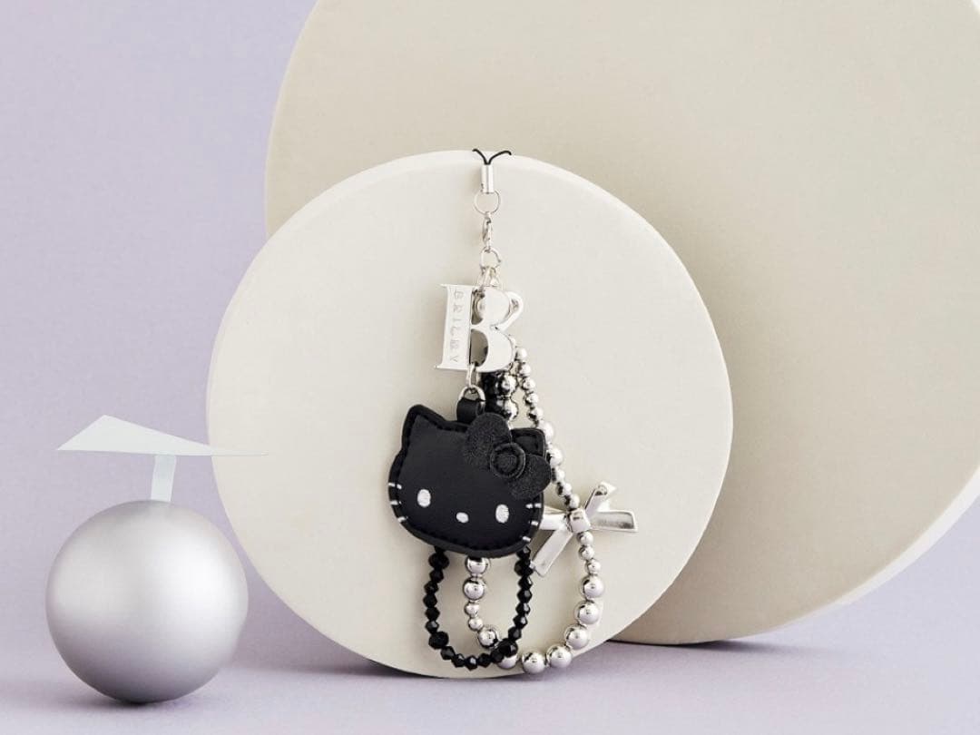 SNSで話題のキティストラップ]セブンイレブン限定 - メルカリ