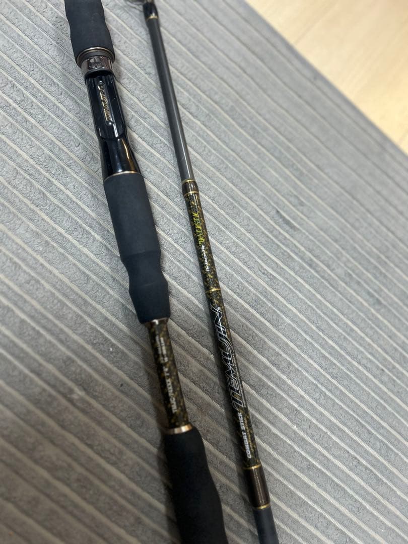 JIN バスロッド ブラック/ゴールド フェイズ フィールディンスター・ベイトフィ バスロッド PCSC-66L+BF