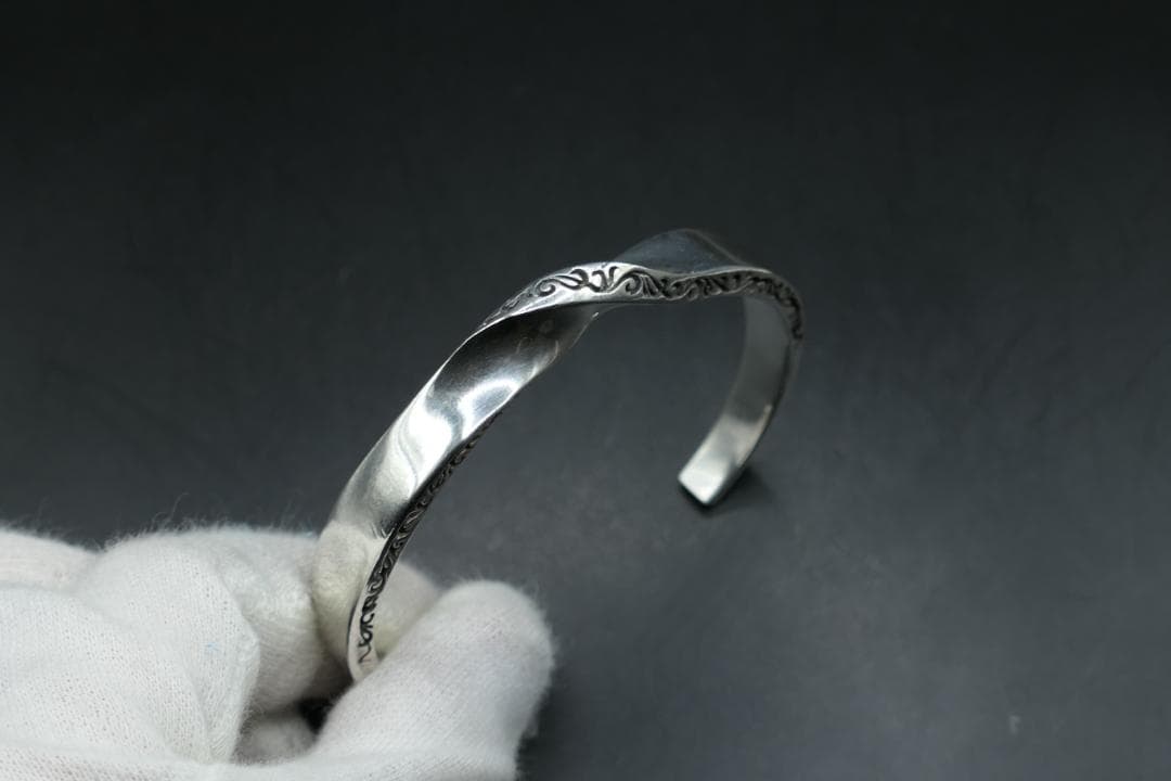 美品 SAAD サード アラベスク ツイスト バングル ブレスレット - メルカリ