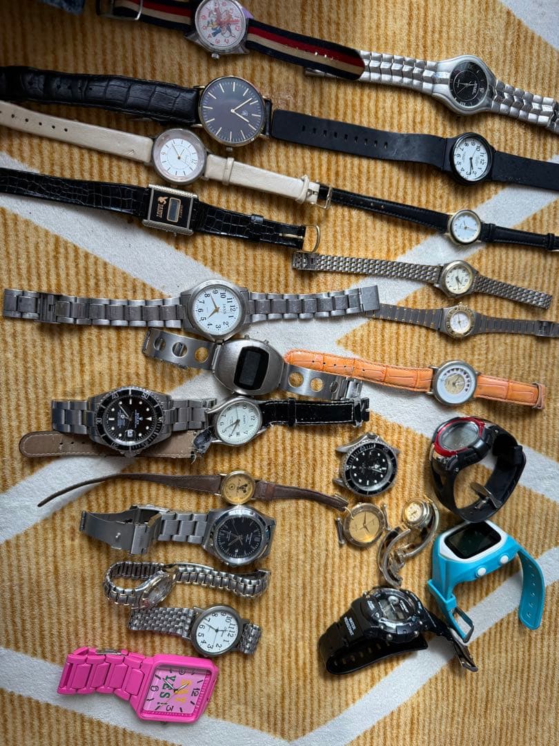 OneMall provides Mercari products: ジャンク時計セット 多様な