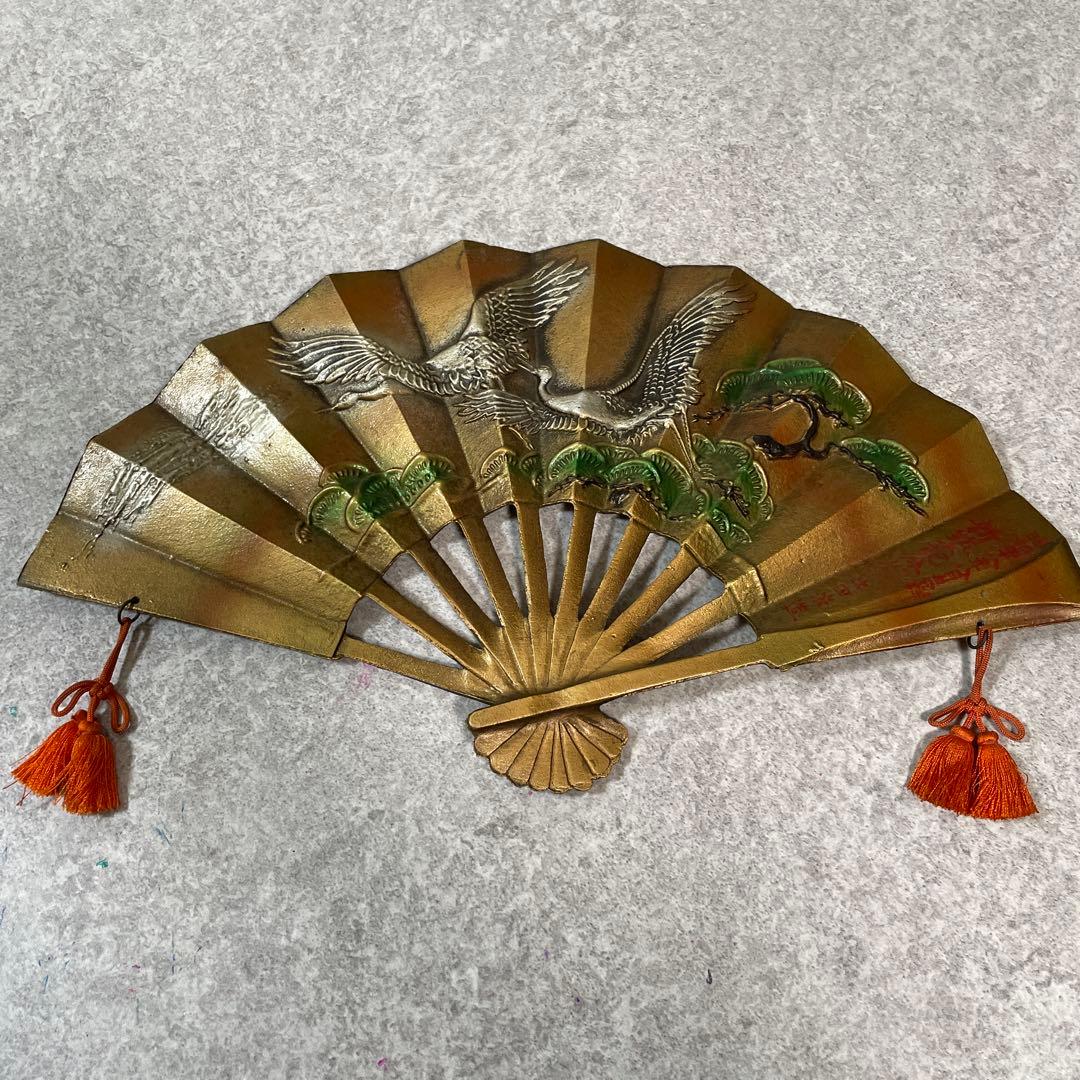 金色の獅子彫刻扇子