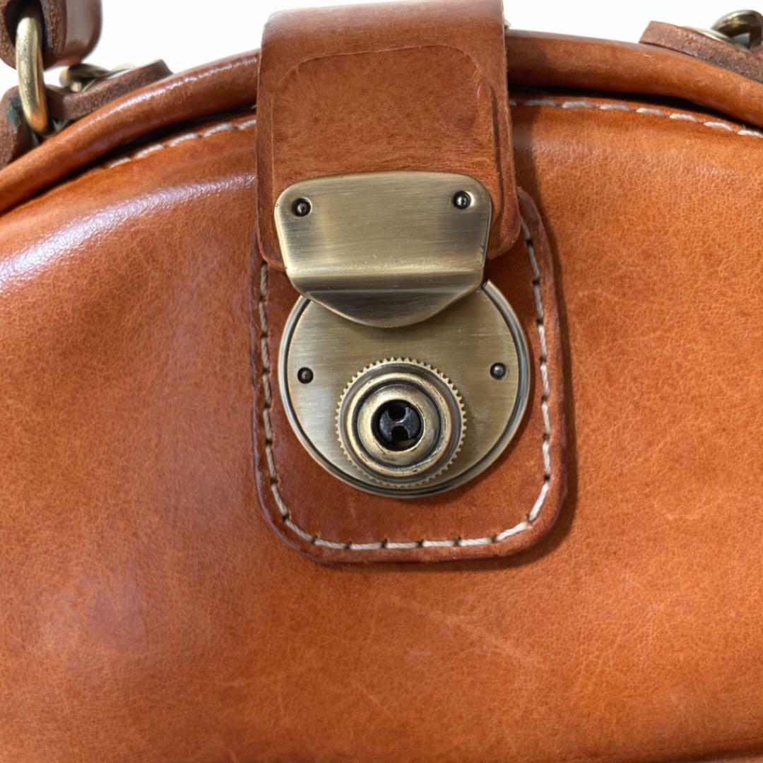 ヘルツ わんぱくリュック がま口 レザー バックパック ロック金具 鍵