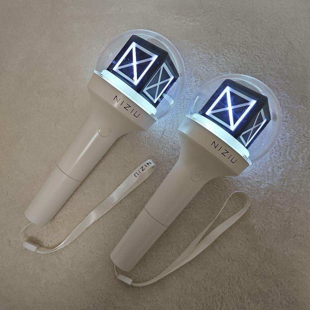 NiziU ペンライト 2個セット - メルカリ