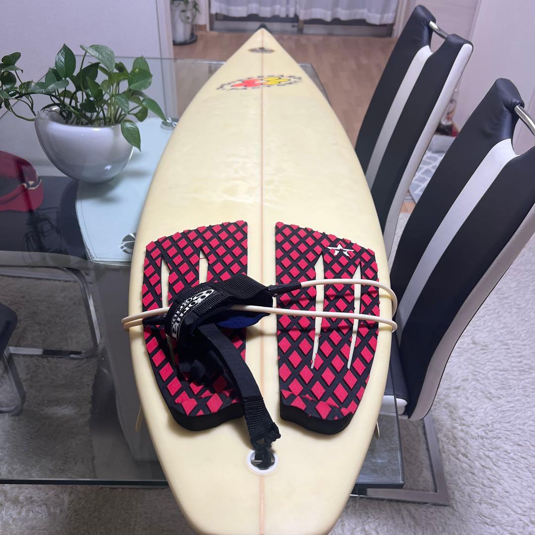 ショートボード 2フィン 赤黒グリップパッド Gorilla Grip THE JANE/ゴリラグリップ ザ ジェーン デッキパッド