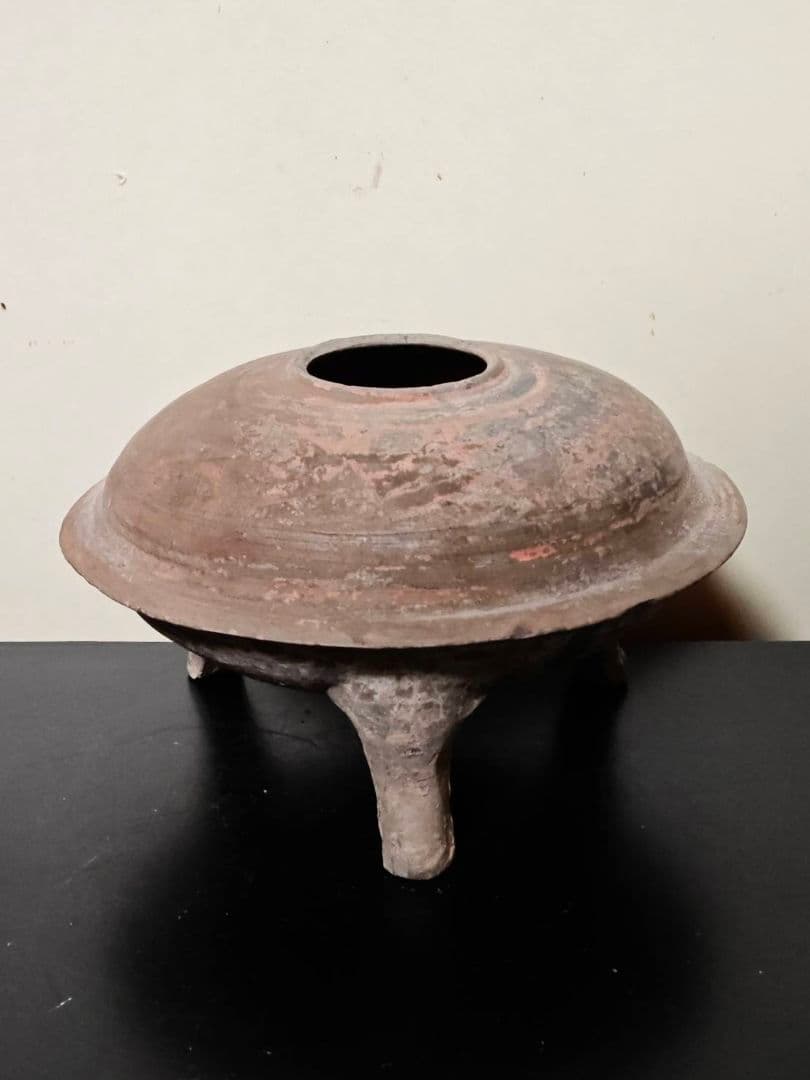 漢時代加彩三足土器　古代中国　中国古美術　考古遺物　発掘出土品　博物館展示品同手 加彩鈁 文化遺産オンライン
