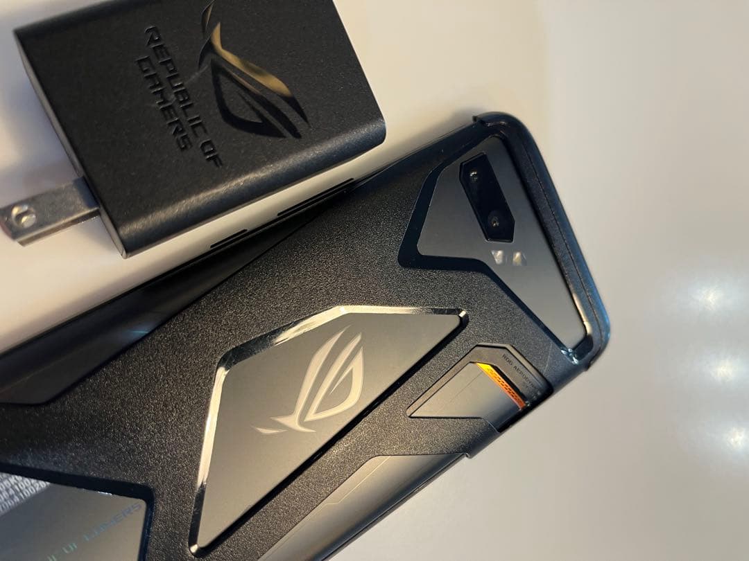 ASUS ROG PHONEII ZS600KL ゲーミング 1TB ASUS、120Hz有機ELパネル/1TBストレージ搭載のゲーミングスマホ「ROG