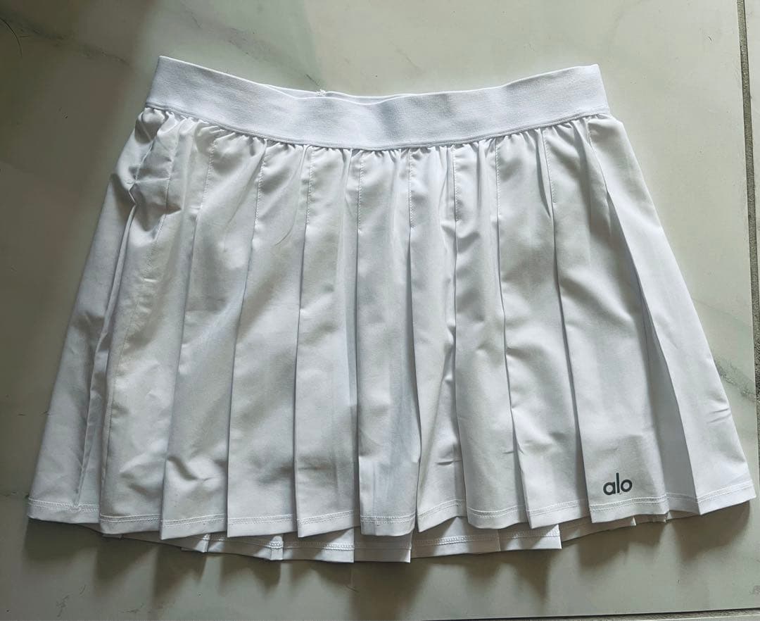 alo yoga プリーツスカート テニススコート 白 - メルカリ